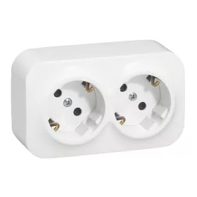   Forix IP20 fk 2x2P+F aljzat, 16 A, gyv nélkül, 45°-ban elforg.fehér