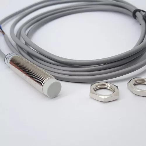 Induktív érzékelő, PNP/NO, 0-4mm, 10-30VDC, M12, IP67, vezetékes