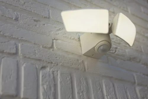 Lutec ARTICA fali lámpa mozgásérzékelővel, fehér, 1200 lm, 14,5 W, IP 44