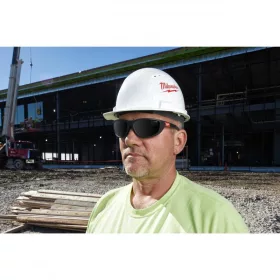   Milwaukee Prémium védőszemüveg tömítéssel sötétített-polarizált - 1 db