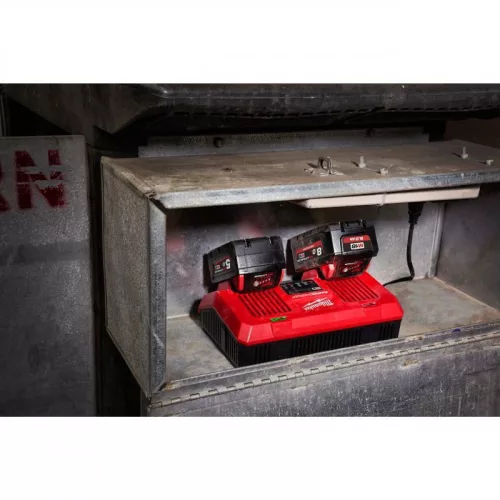 Milwaukee M18DFC  M18 DUÁL GYORSTÖLTŐ