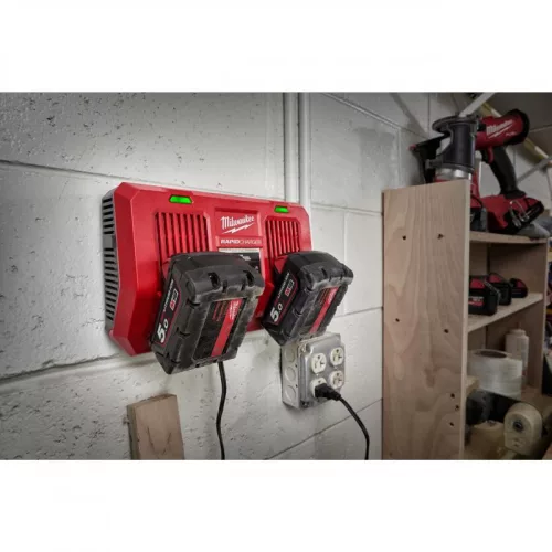 Milwaukee M18DFC  M18 DUÁL GYORSTÖLTŐ