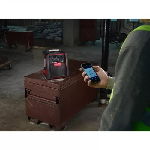 Milwaukee M18RC-0 M18 TÖLTŐ/RÁDIÓ Bluetooth kapcsolattal
