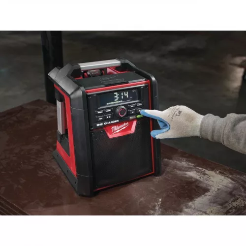 Milwaukee M18RC-0 M18 TÖLTŐ/RÁDIÓ Bluetooth kapcsolattal