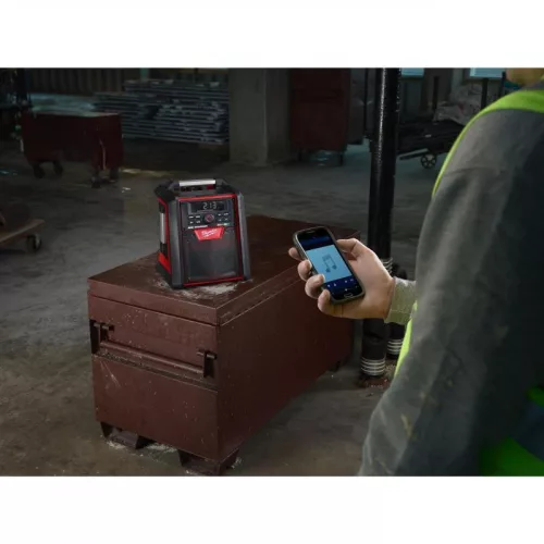 Milwaukee M18RC-0 M18 TÖLTŐ/RÁDIÓ Bluetooth kapcsolattal