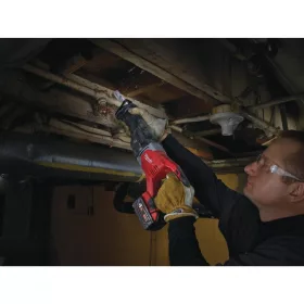 Milwaukee M18BSX-402C  M18 SZABLYAFŰRÉSZ