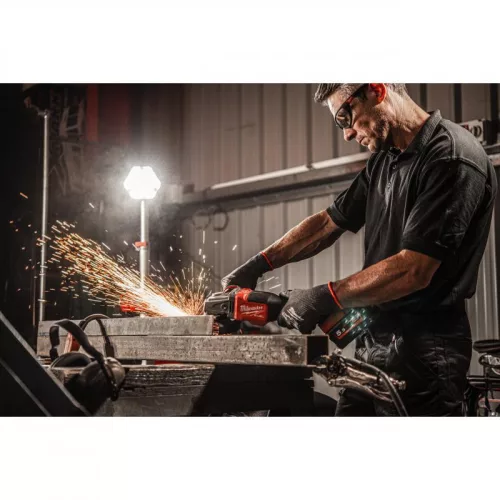 Milwaukee M18SAL-0 M18 ÁLLVÁNYOS TÉRMEGVILÁGÍTÓ LED LÁMPA