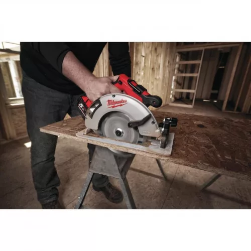 Milwaukee M18BLCS66-502X M18 SZÉNKEFE NÉLKÜLI KÖRFŰRÉSZ 66 MM