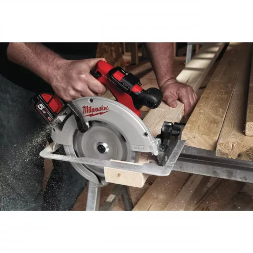 Milwaukee M18BLCS66-502X M18 SZÉNKEFE NÉLKÜLI KÖRFŰRÉSZ 66 MM
