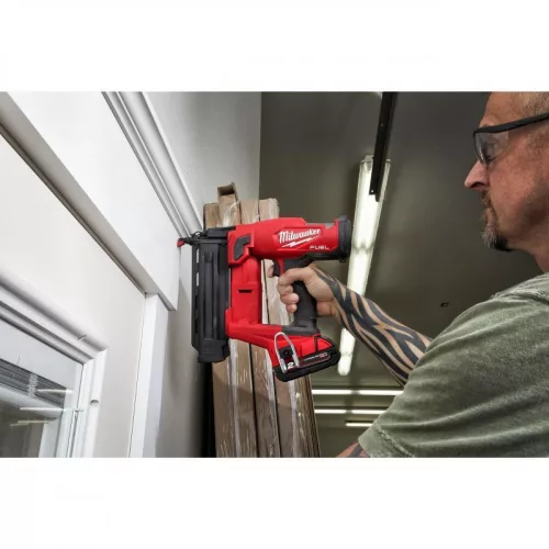 Milwaukee M18FN18GS-202X M18 FUEL 18 GS FINISELŐ SZEGBELÖVŐ