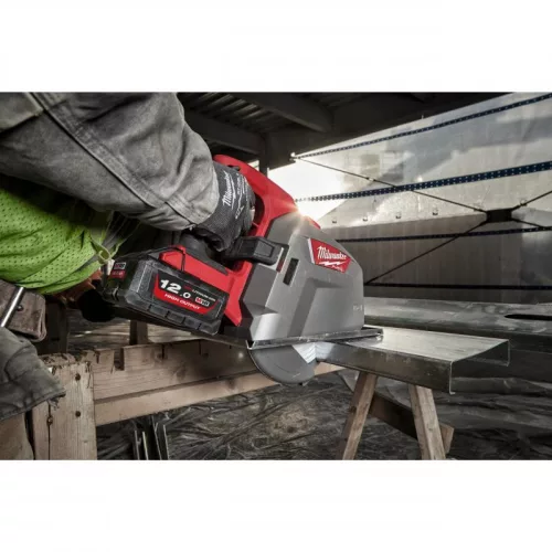 Milwaukee M18FMCS66-121C M18 FUEL FÉMVÁGÓ KÖRFŰRÉSZ