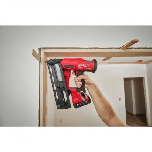 Milwaukee M18FN16GA-202X M18 FUEL 16 GA SZERKEZETÉPÍTŐ SZEGBELÖVŐ