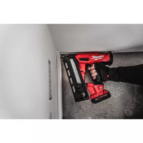 Milwaukee M18FN16GA-202X M18 FUEL 16 GA SZERKEZETÉPÍTŐ SZEGBELÖVŐ