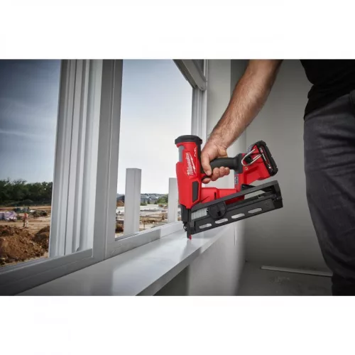 Milwaukee M18FN16GA-202X M18 FUEL 16 GA SZERKEZETÉPÍTŐ SZEGBELÖVŐ
