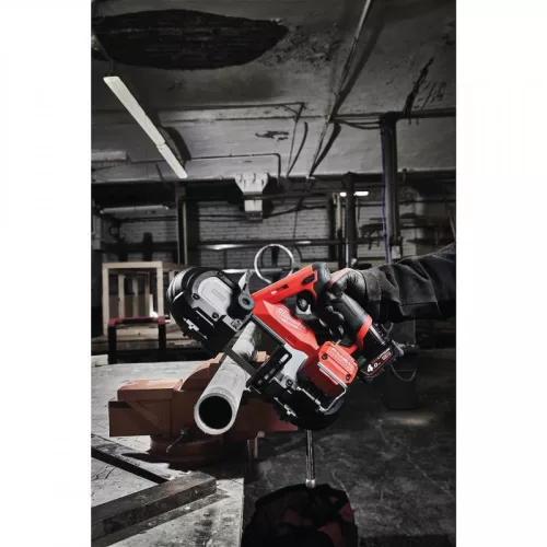 Milwaukee M12FBS64-402C M12 FUEL SZUPERKOMPAKT SZALAGFŰRÉSZ (vágási kapacitás 64 mm)