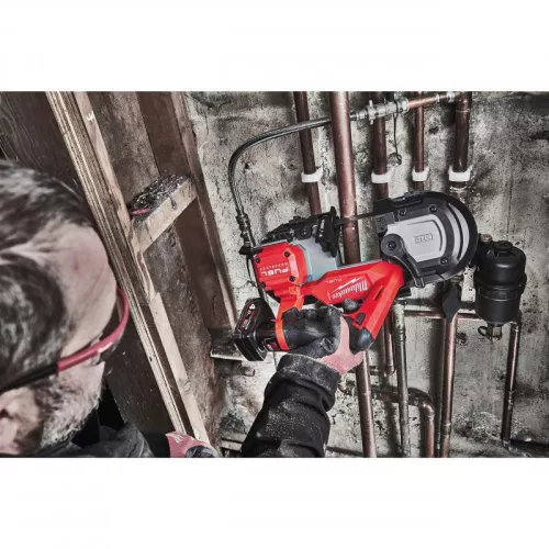 Milwaukee M12FBS64-402C M12 FUEL SZUPERKOMPAKT SZALAGFŰRÉSZ (vágási kapacitás 64 mm)