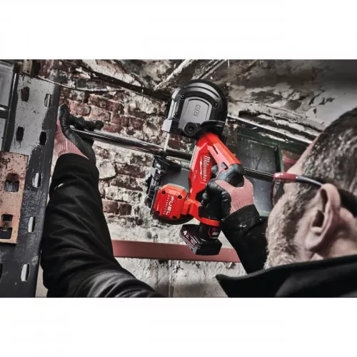 Milwaukee M12FBS64-402C M12 FUEL SZUPERKOMPAKT SZALAGFŰRÉSZ (vágási kapacitás 64 mm)